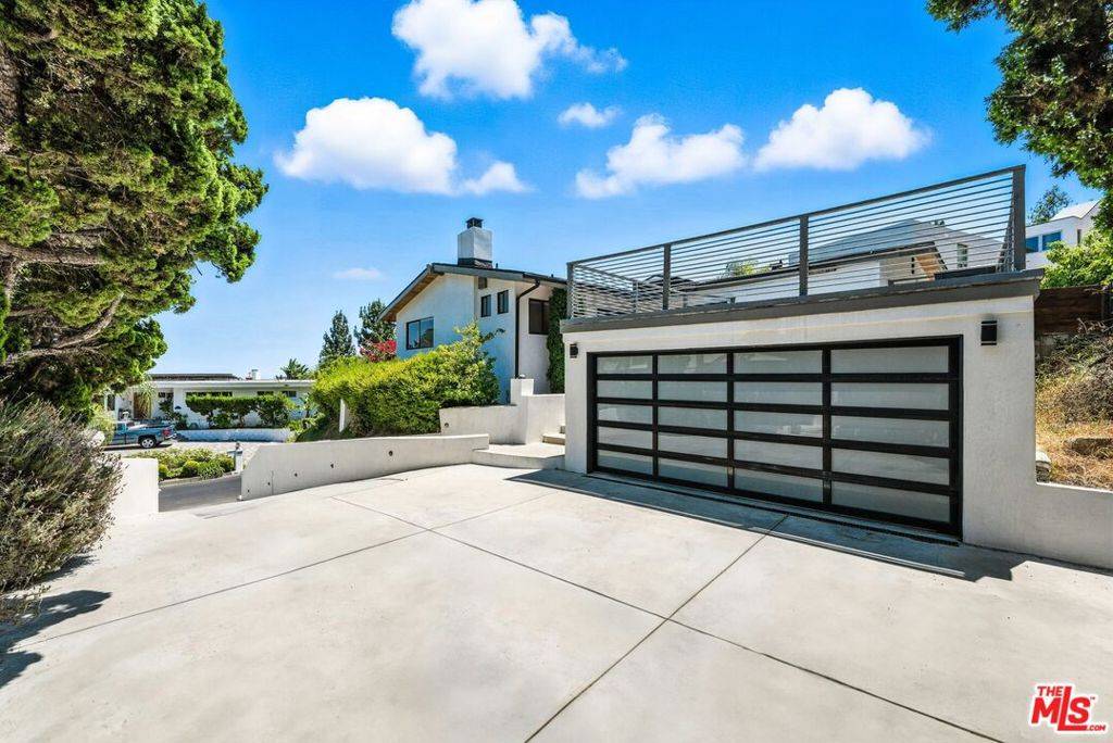 Los Angeles, CA 90069,1317 Devlin DR