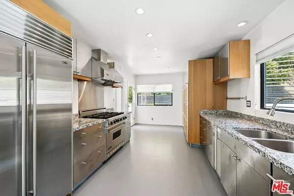 Los Angeles, CA 90069,1317 Devlin DR