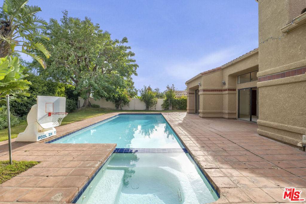 Malibu, CA 90265,3516 Malibu Country DR