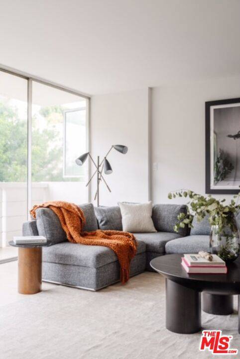 West Hollywood, CA 90069,8787 Shoreham DR #403