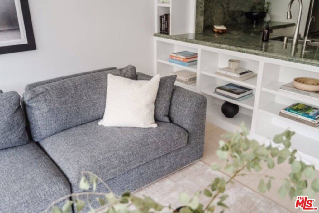 West Hollywood, CA 90069,8787 Shoreham DR #403