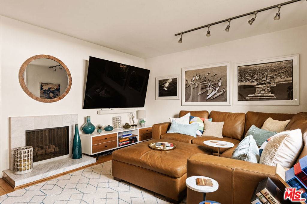 Santa Monica, CA 90403,621 California AVE #3