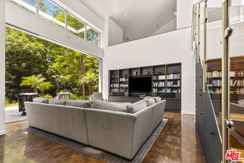 Pacific Palisades, CA 90272,1500 Rustic LN