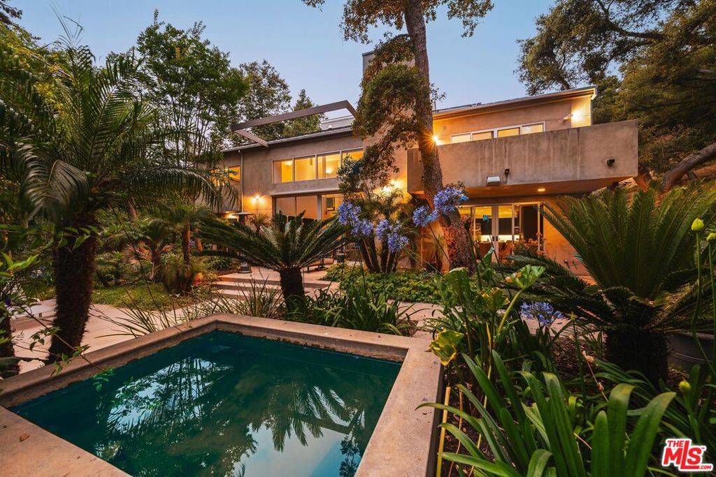 Pacific Palisades, CA 90272,1500 Rustic LN