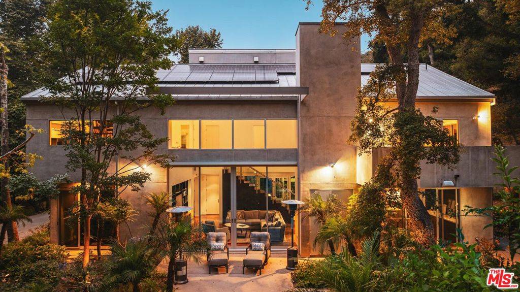 1500 Rustic LN, Pacific Palisades, CA 90272