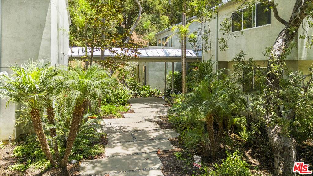 Pacific Palisades, CA 90272,1500 Rustic LN