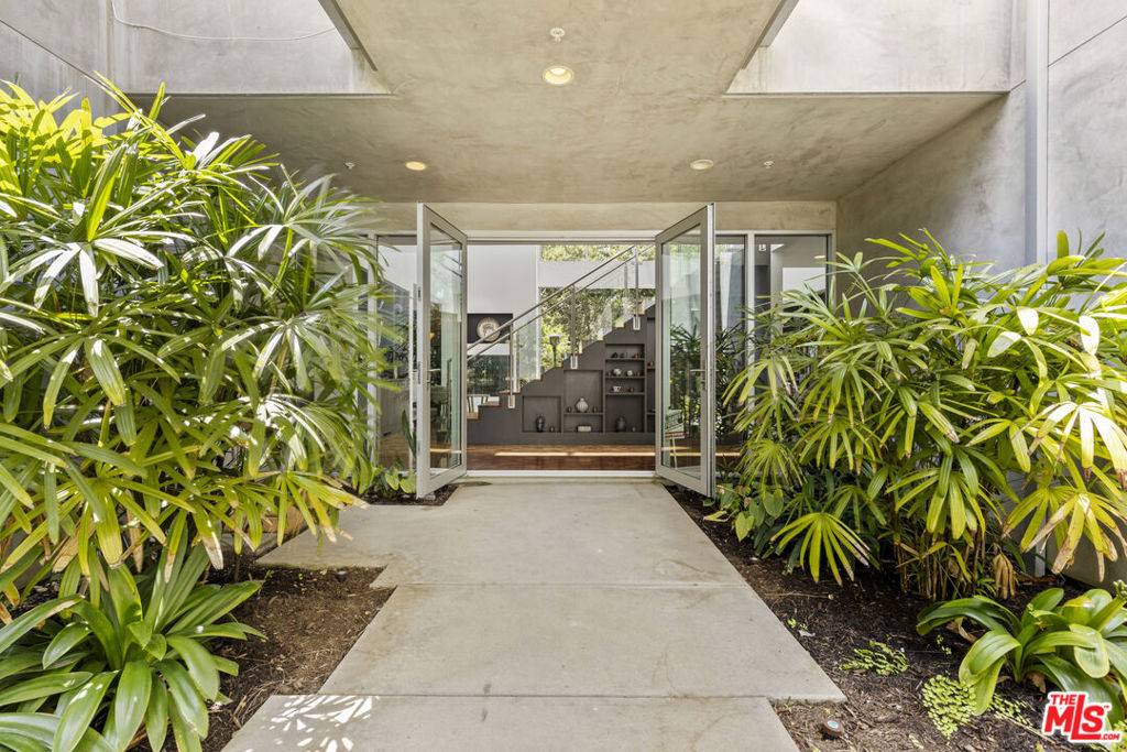 Pacific Palisades, CA 90272,1500 Rustic LN