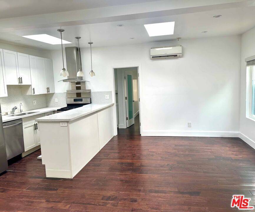 Beverly Hills, CA 90212,212 S LASKY DR #8