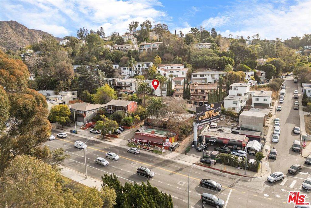 Los Angeles, CA 90068,3226 Barham BLVD