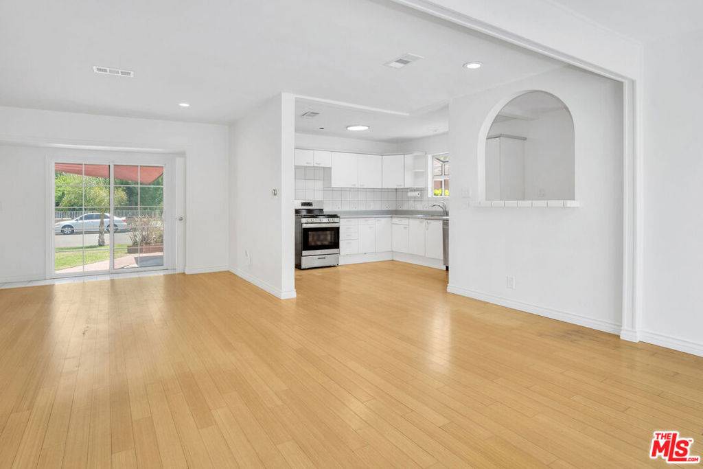 Sun Valley, CA 91352,8333 Glencrest DR