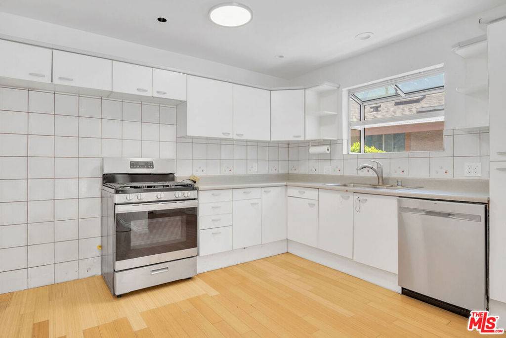 Sun Valley, CA 91352,8333 Glencrest DR