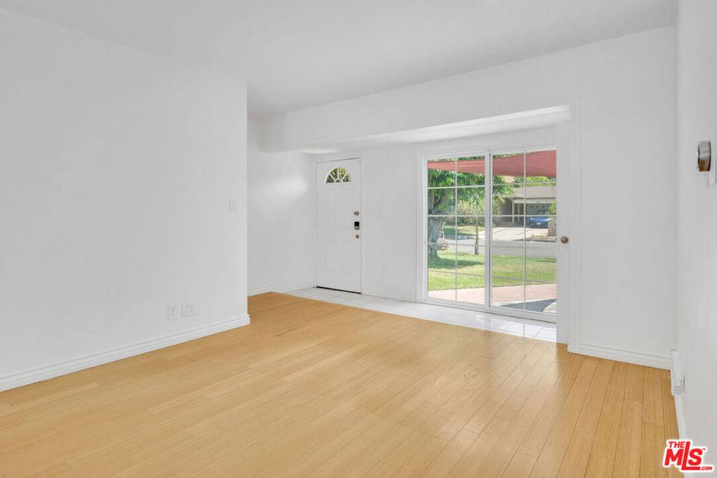 Sun Valley, CA 91352,8333 Glencrest DR