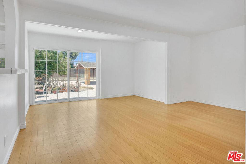 Sun Valley, CA 91352,8333 Glencrest DR