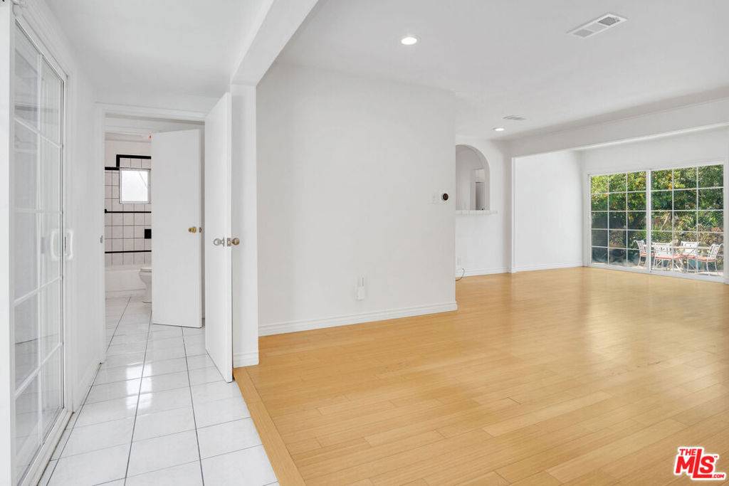 Sun Valley, CA 91352,8333 Glencrest DR