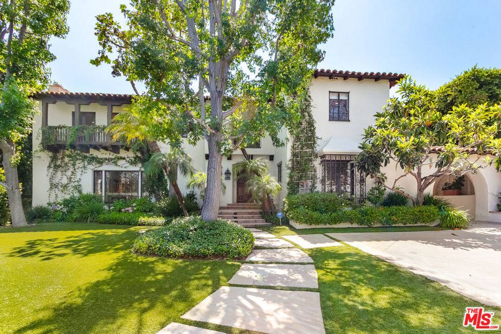 Beverly Hills, CA 90210,627 N Alta DR