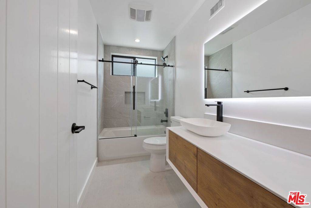 Los Angeles, CA 90019,4812 Mascot ST #1