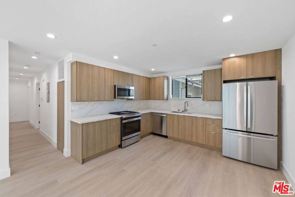 Los Angeles, CA 90019,4812 Mascot ST #1