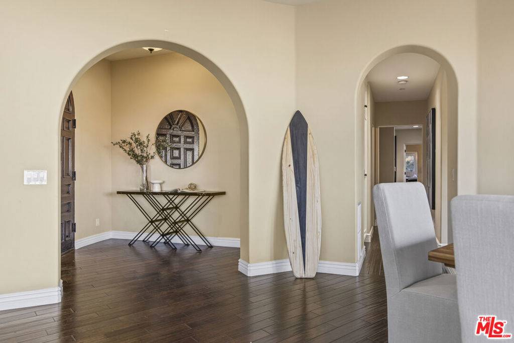 Los Angeles, CA 90077,940 Stradella RD