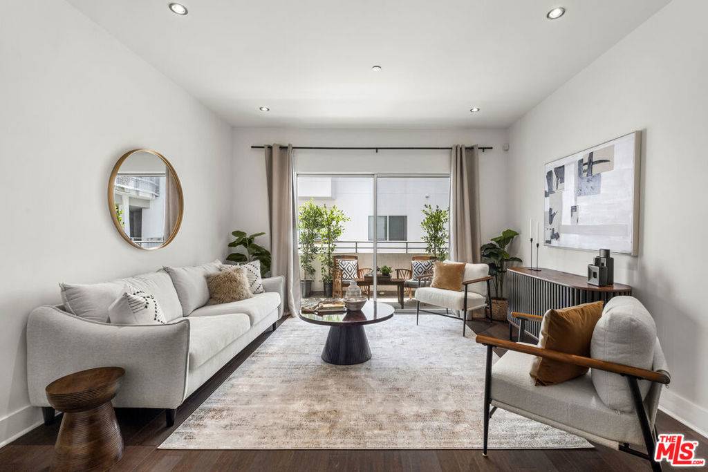 Los Angeles, CA 90025,1700 Sawtelle BLVD #215
