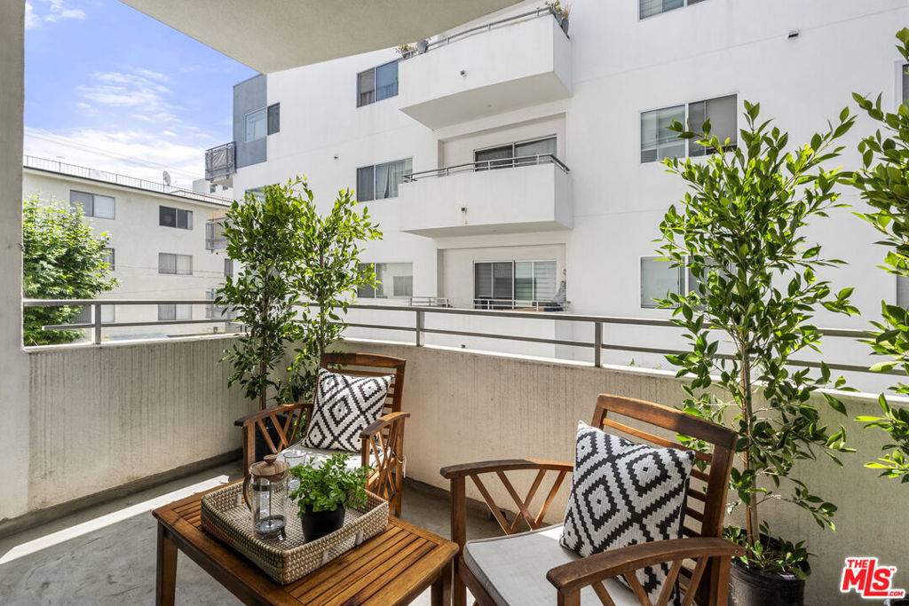 Los Angeles, CA 90025,1700 Sawtelle BLVD #215