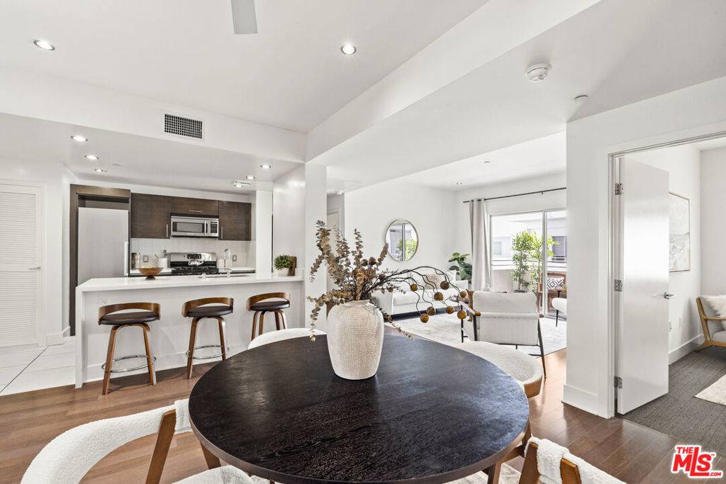 Los Angeles, CA 90025,1700 Sawtelle BLVD #215