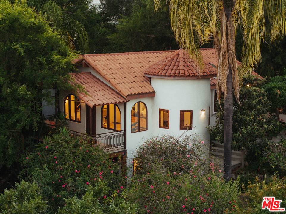 Los Angeles, CA 90032,4559 E Rose Hill DR