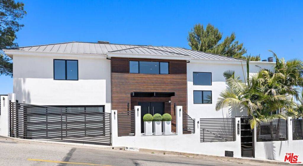 1962 Stradella RD, Los Angeles, CA 90077