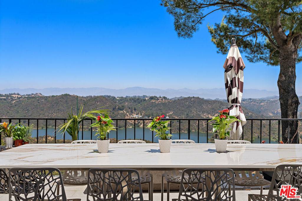 Los Angeles, CA 90077,1962 Stradella RD
