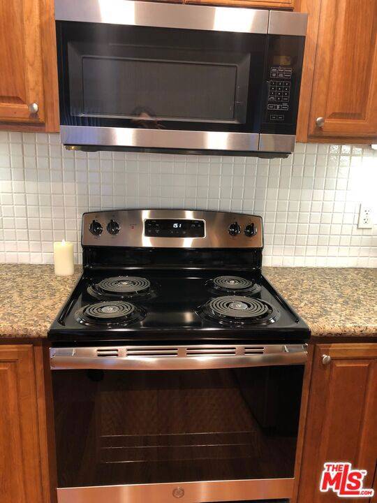 Woodland Hills, CA 91367,22100 BURBANK #120B