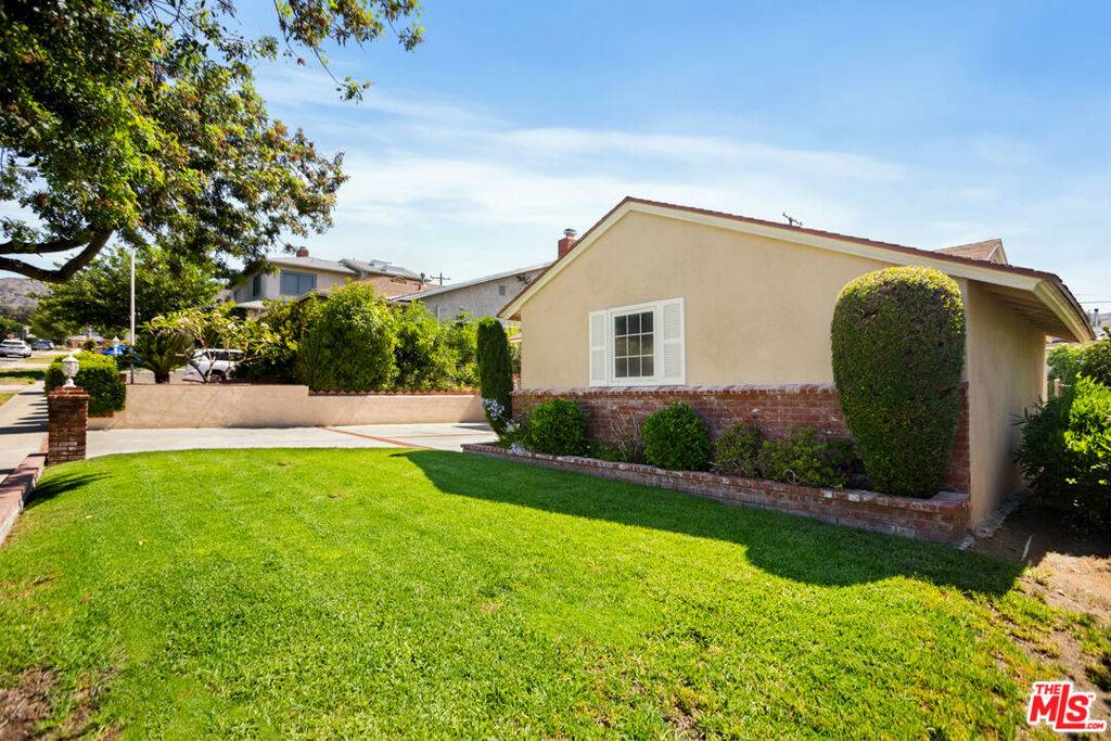 Burbank, CA 91504,2622 N Parish PL