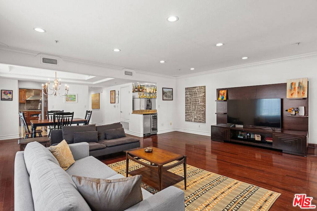 11826 Dorothy ST #PH1, Los Angeles, CA 90049