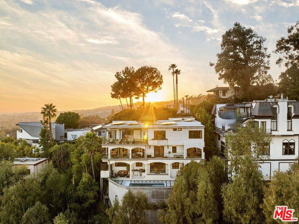 Beverly Hills, CA 90210,1380 Summitridge PL