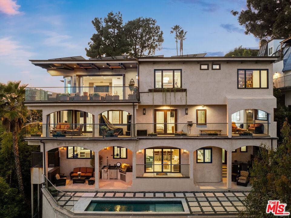 Beverly Hills, CA 90210,1380 Summitridge PL
