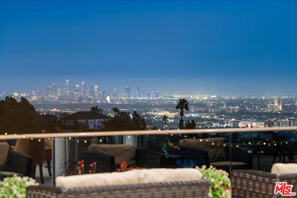 1380 Summitridge PL, Beverly Hills, CA 90210