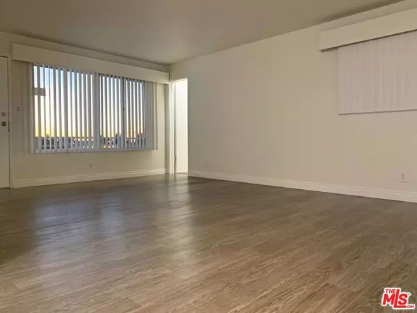 Los Angeles, CA 90056,4641 S Slauson