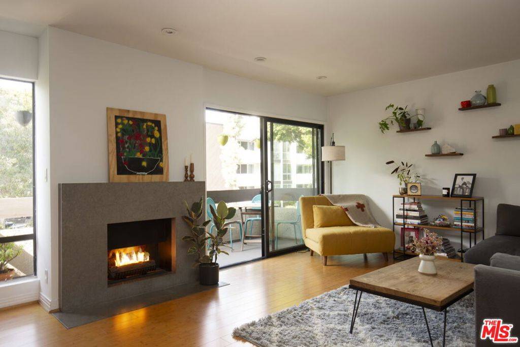 West Hollywood, CA 90069,950 N Kings RD #208