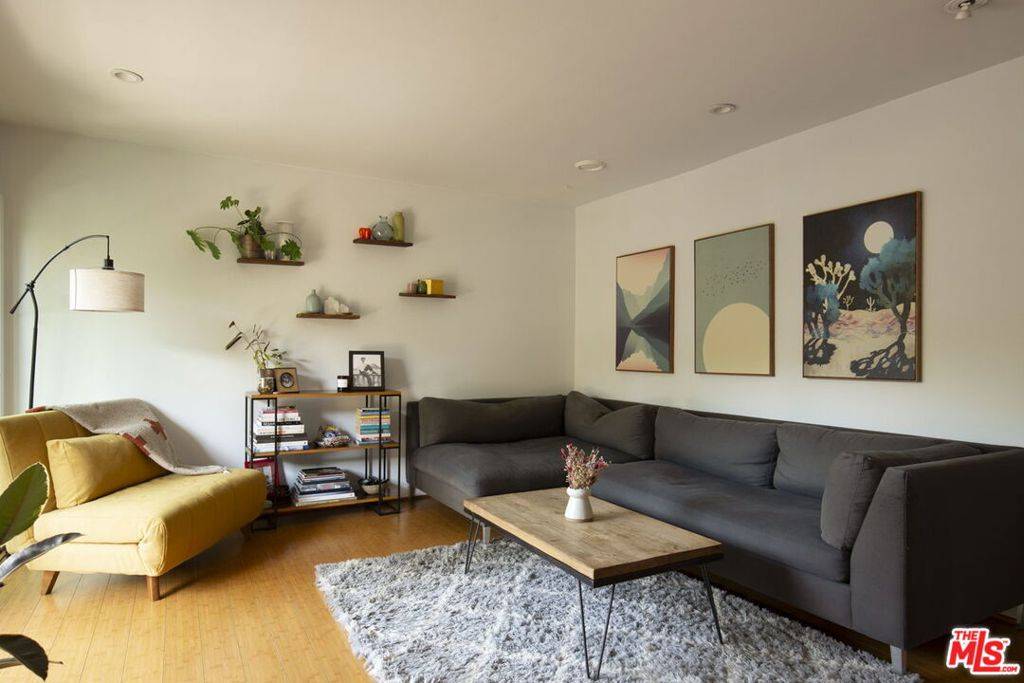 950 N Kings RD #208, West Hollywood, CA 90069