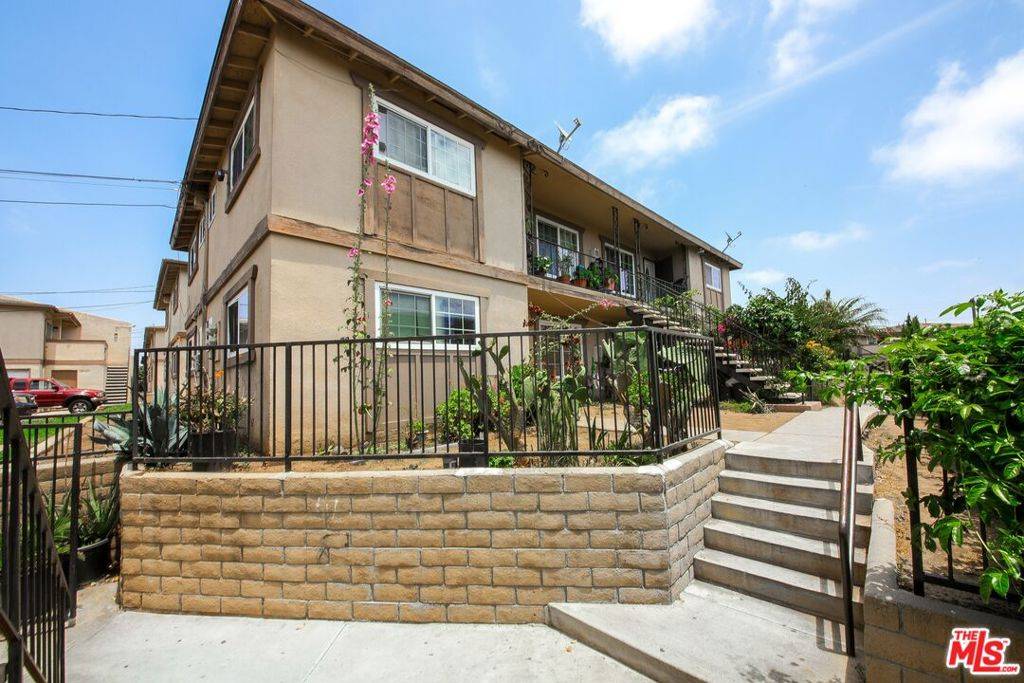 Huntington Beach, CA 92647,17431 Koledo LN