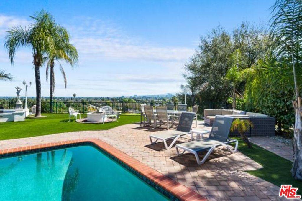 West Hills, CA 91307,23426 Balmoral LN