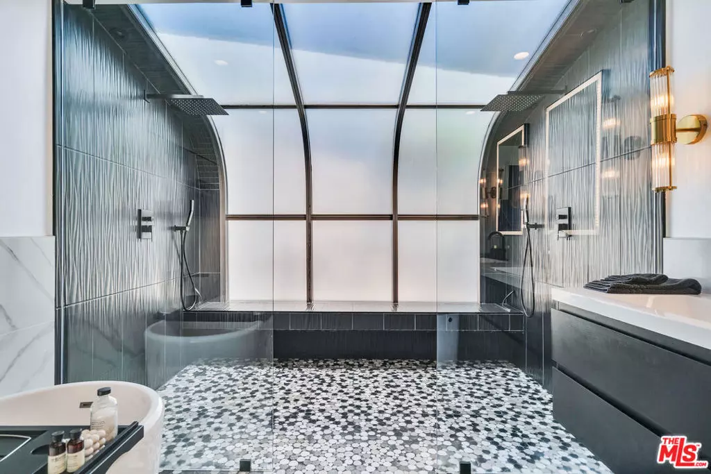 Studio City, CA 91604,3001 Dona Nenita PL