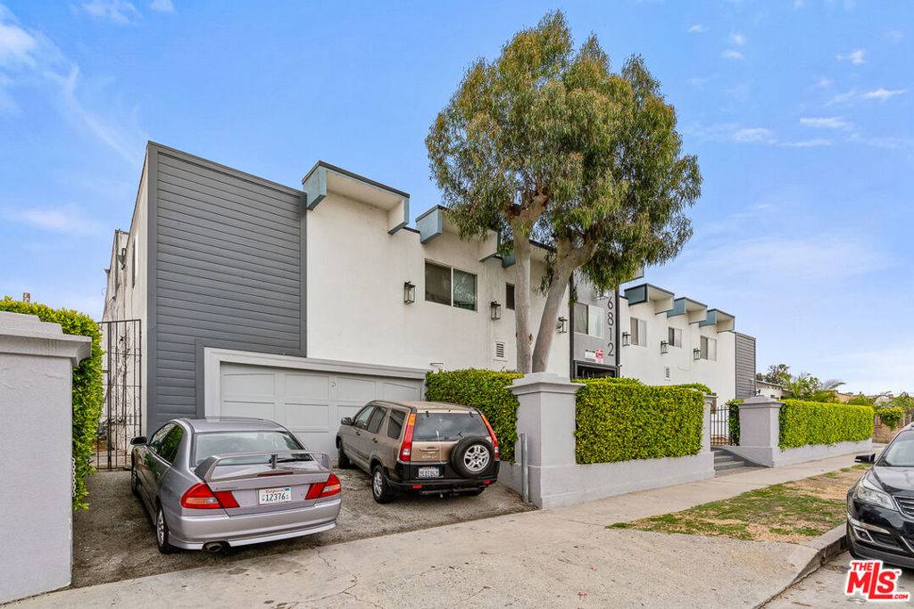 6812 11th AVE, Los Angeles, CA 90043