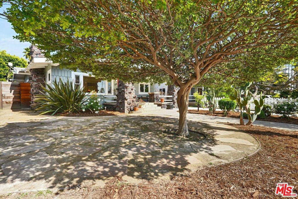 Los Angeles, CA 90004,128 S Hobart BLVD