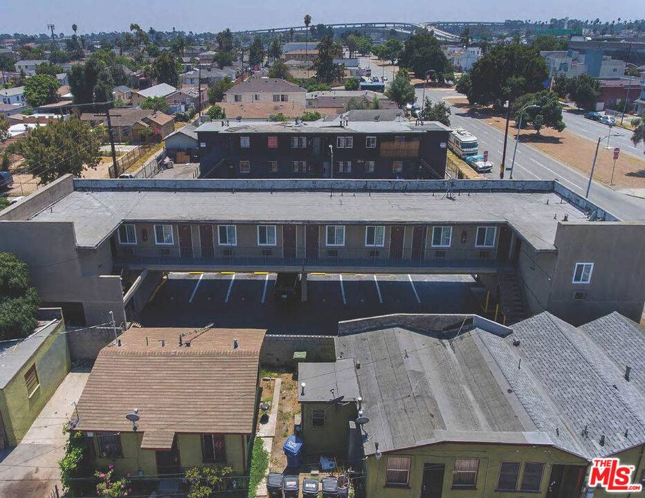 241 W 105th ST, Los Angeles, CA 90003