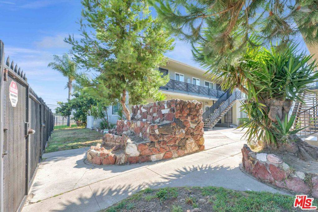 Inglewood, CA 90303,10239 S 10th AVE