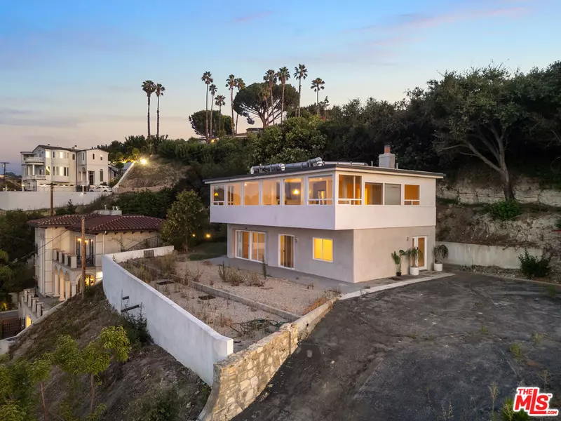 15126 Rayneta DR, Sherman Oaks, CA 91403
