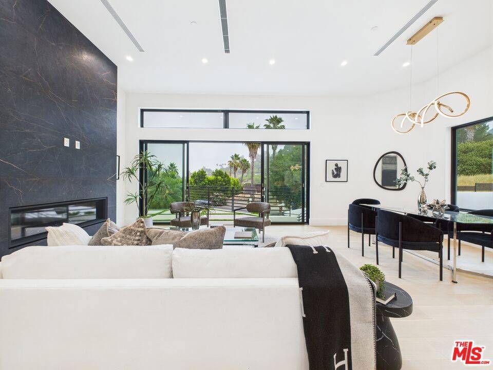 4637 Dunas LN, Tarzana, CA 91356