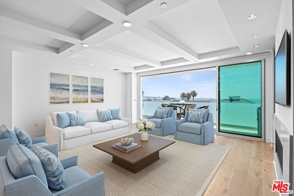 Pacific Palisades, CA 90272,17325 Castellammare DR #101
