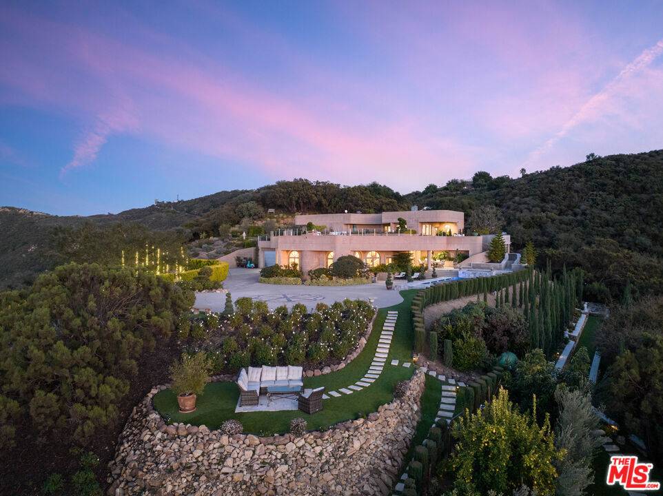 Calabasas, CA 91302,415 Stunt RD
