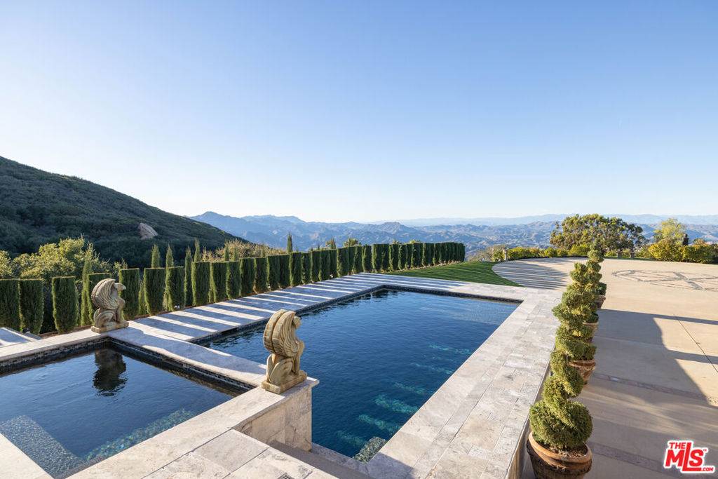 Calabasas, CA 91302,415 Stunt RD