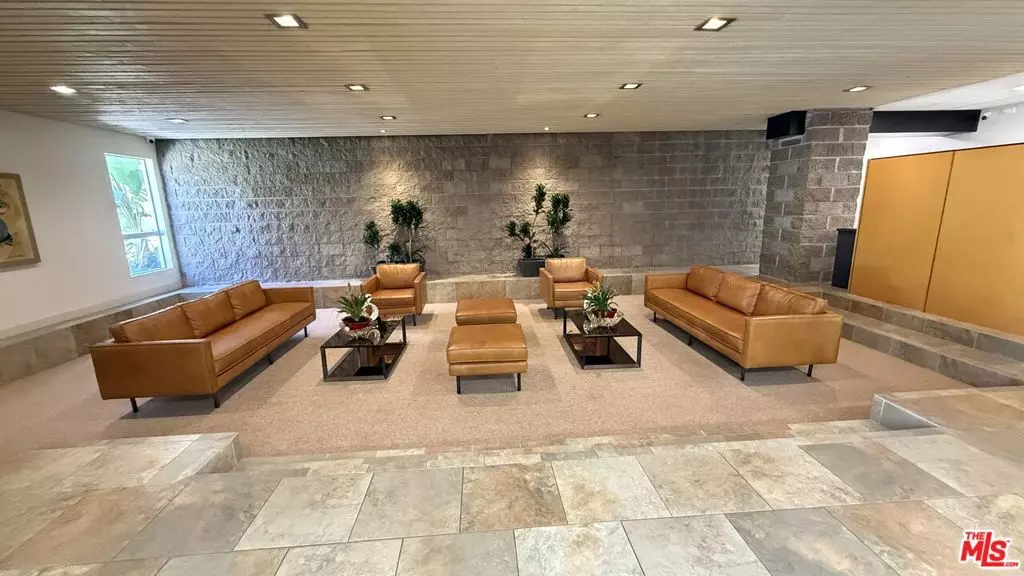 14144 Dickens ST #122, Sherman Oaks, CA 91423